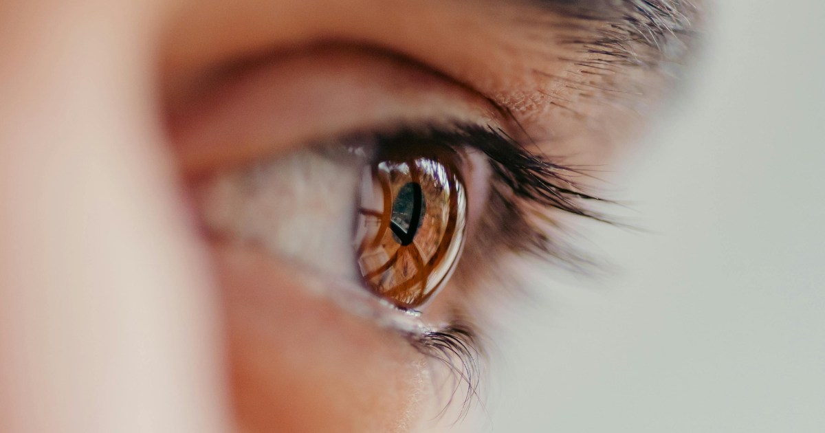 左上眼皮一直跳是財運來了？還是身體警訊？迷信與真相一次搞懂